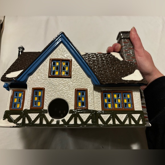 Dept. 56 Snow Village Skate & Ski Shop, circa 1994 - Picture 7 of 9